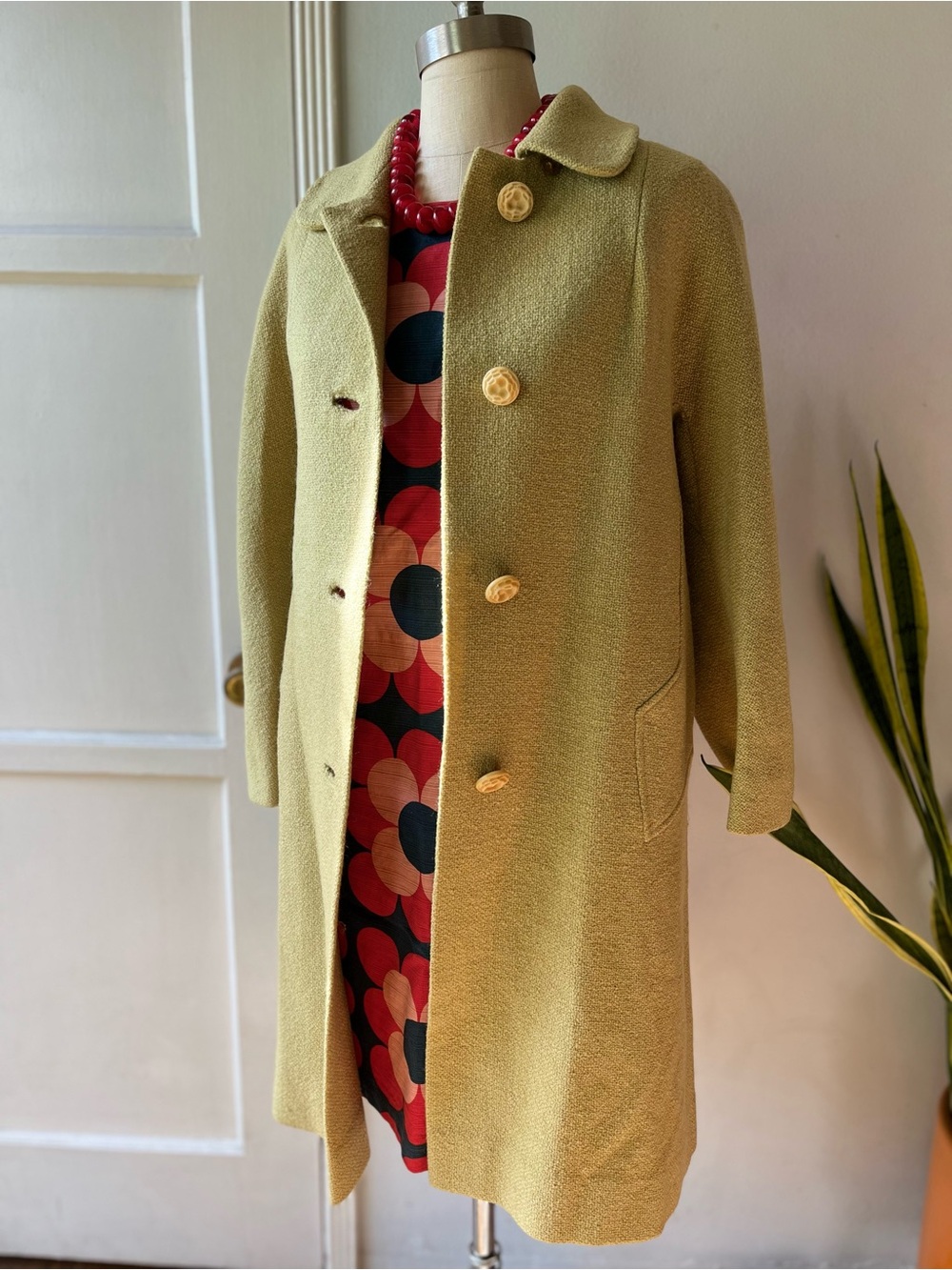 Vintage• Sage green Bakelite Button Car Coat• Sz M/L